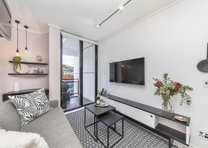 508 The Flamingo Central Netflix Aircon