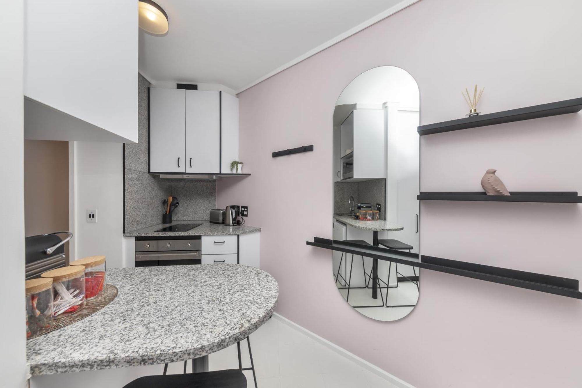 508 The Flamingo Netflix Aircon Kapstadt
